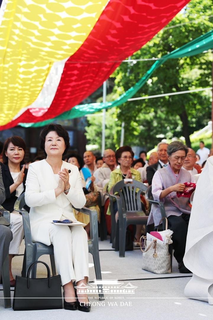 김정숙여사, 봉은사 전통문화 체험관 준공식