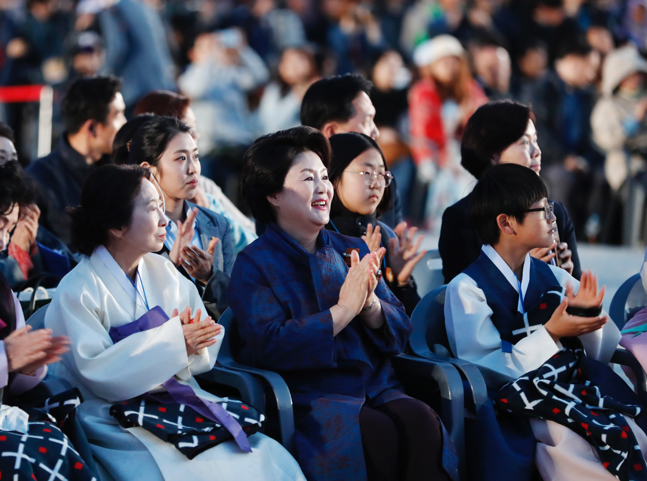 김정숙 여사, 궁궐 봄 축제에 다녀왔습니다