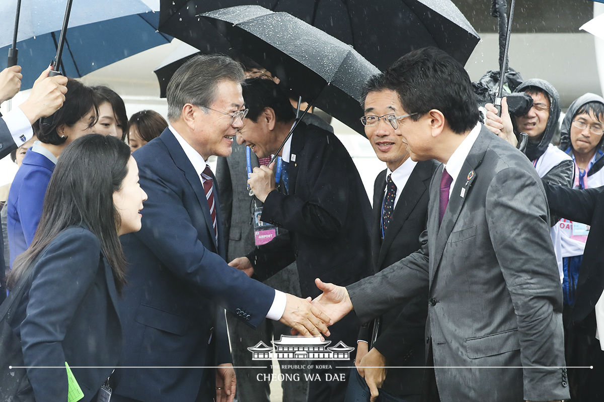 오사카 공항 도착 행사