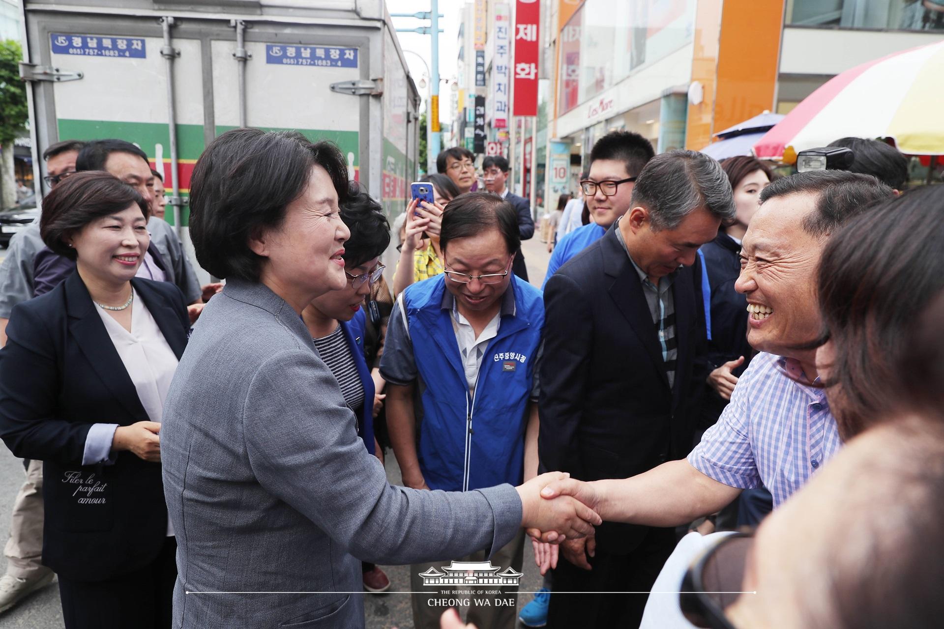 김정숙 여사_진주 중앙시장