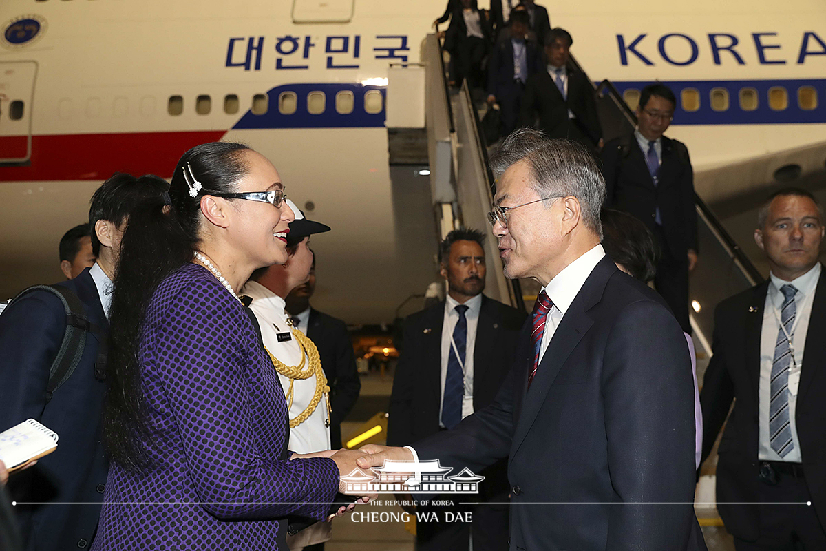 오클랜드 공항 도착 행사