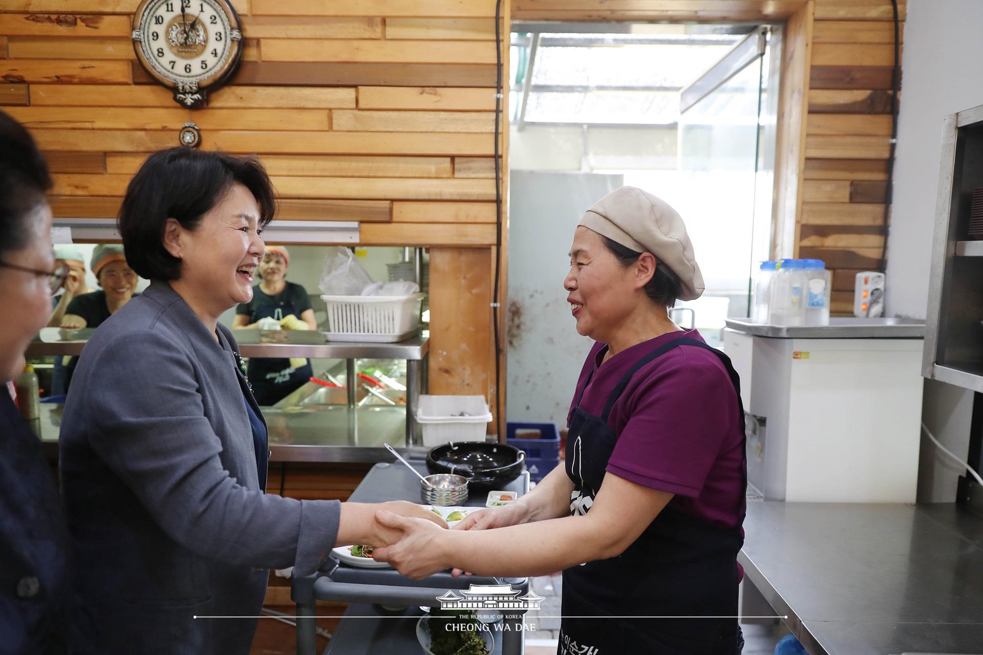 김정숙 여사_진주 호국사