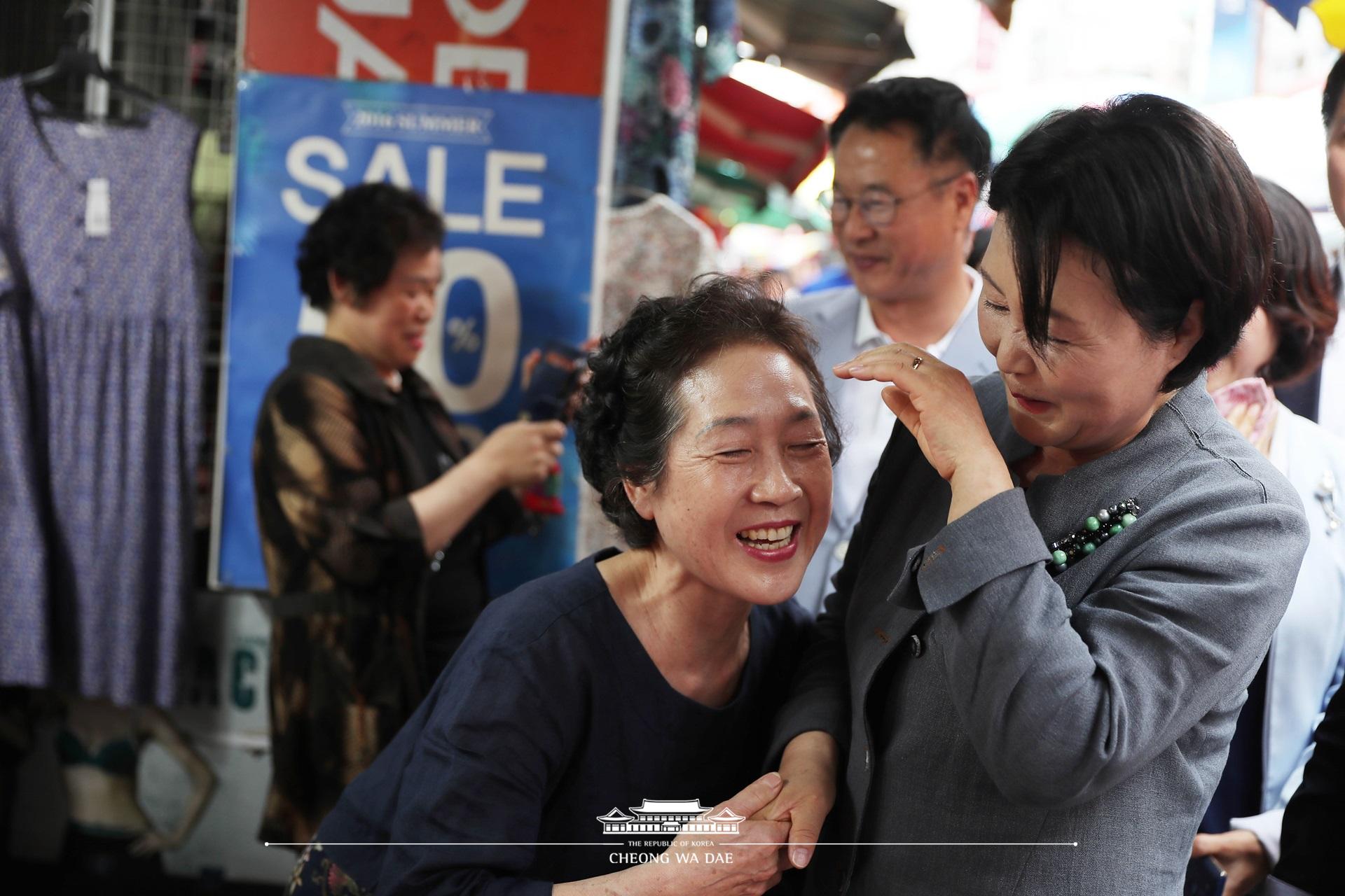 김정숙 여사_진주 중앙시장