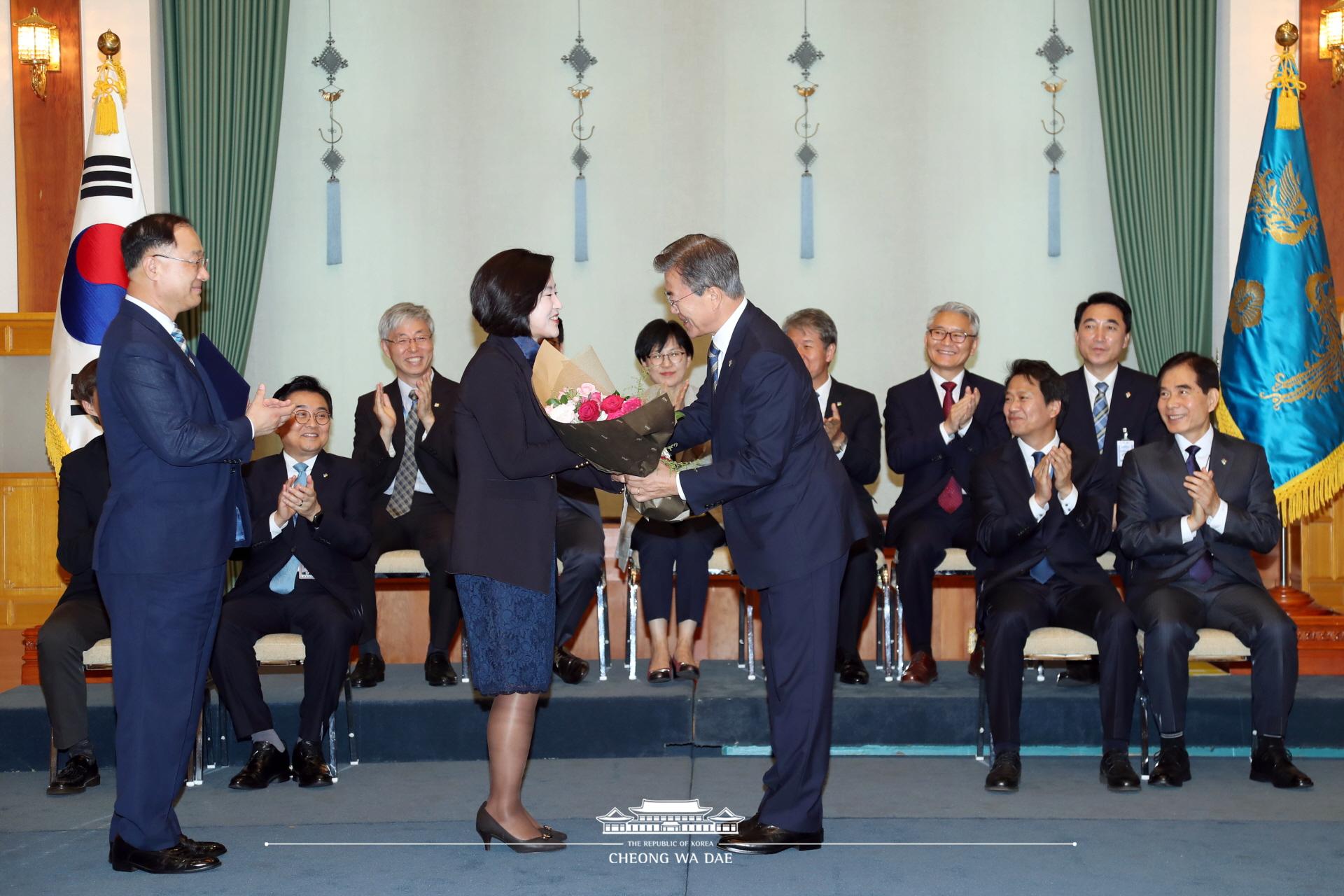 신임 국무조정실장 및 차관(급) 임명장 수여식