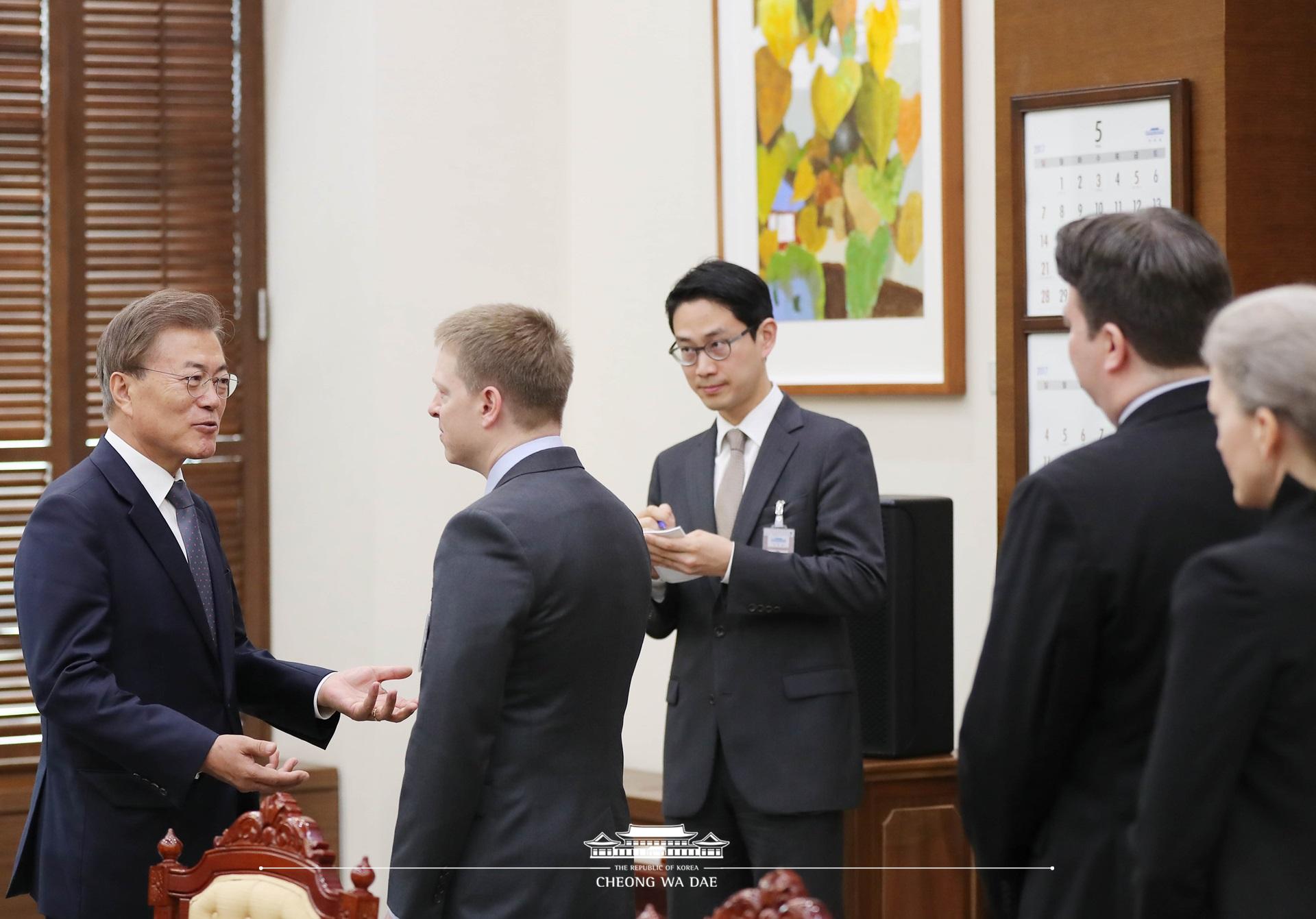 문재인 대통령_미국특사 깜짝방문