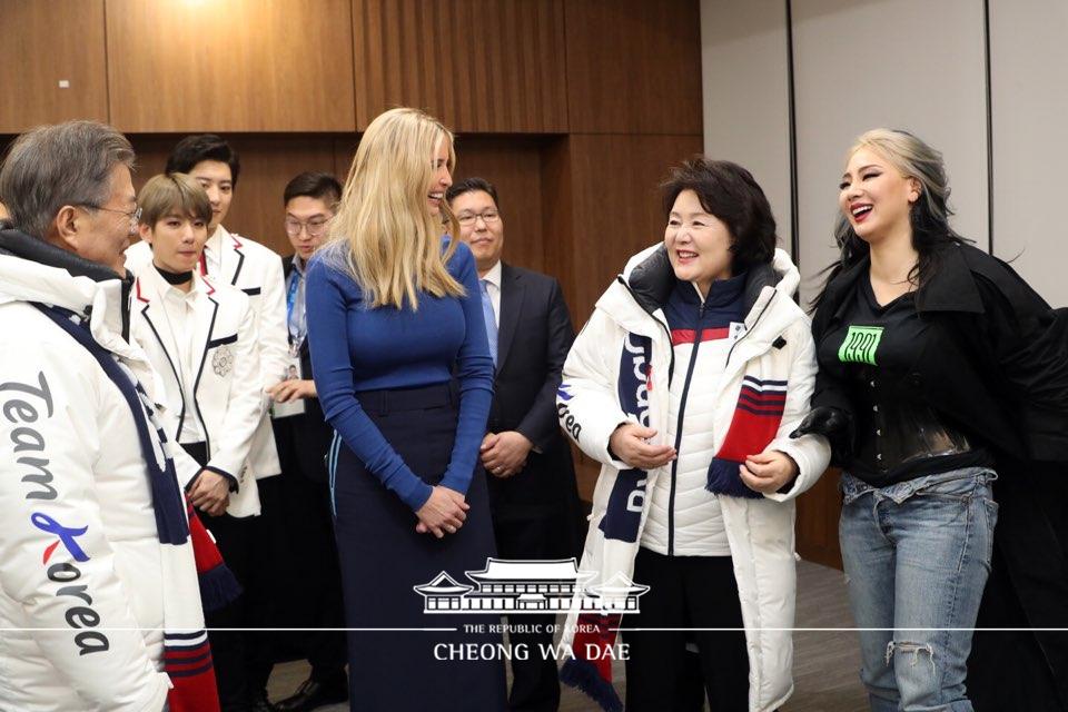 동계올림픽 폐막식 후 이방카 보좌관과 EXO,CL 기념촬영