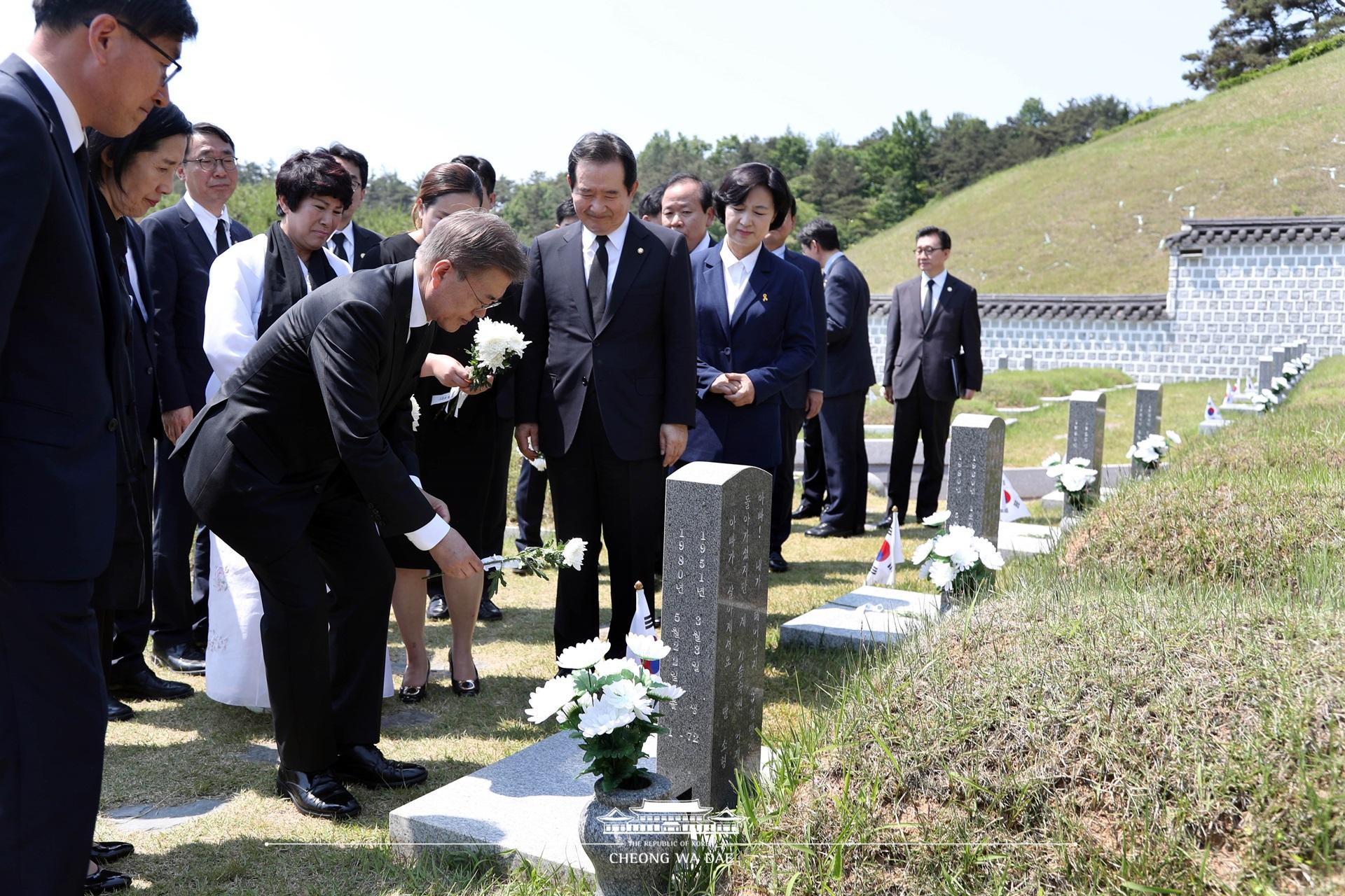 문재인 대통령_37주년5.18기념식_광주5.18 민주묘역