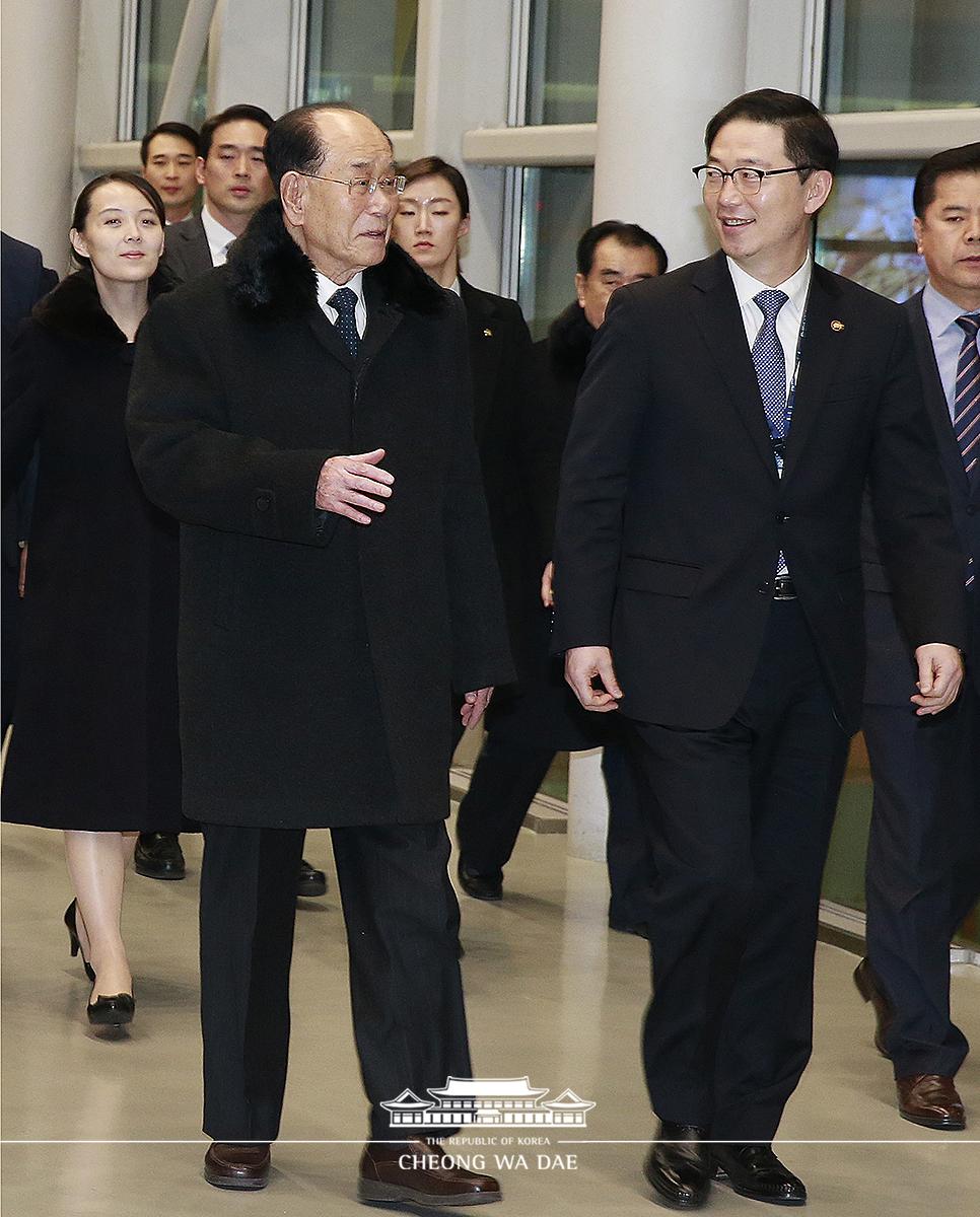 북측 고위급 대표단 인천공항 출발