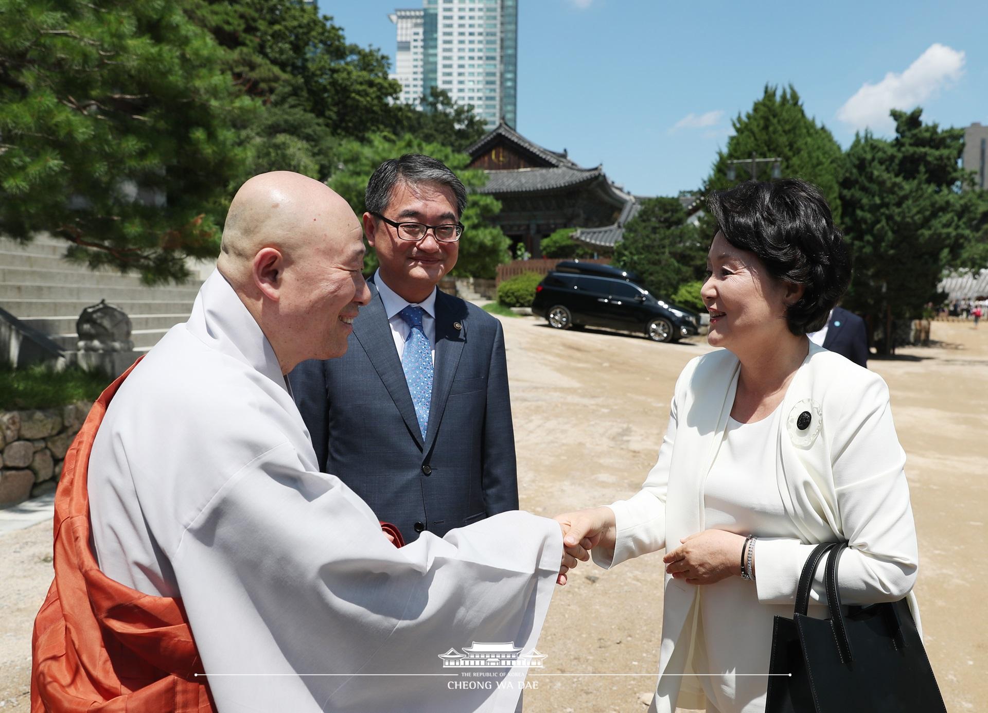 김정숙여사, 봉은사 전통문화 체험관 준공식