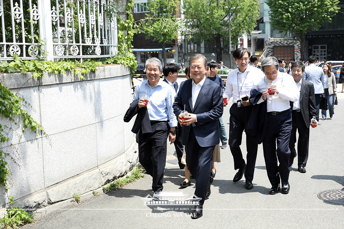 참모진과의 오찬