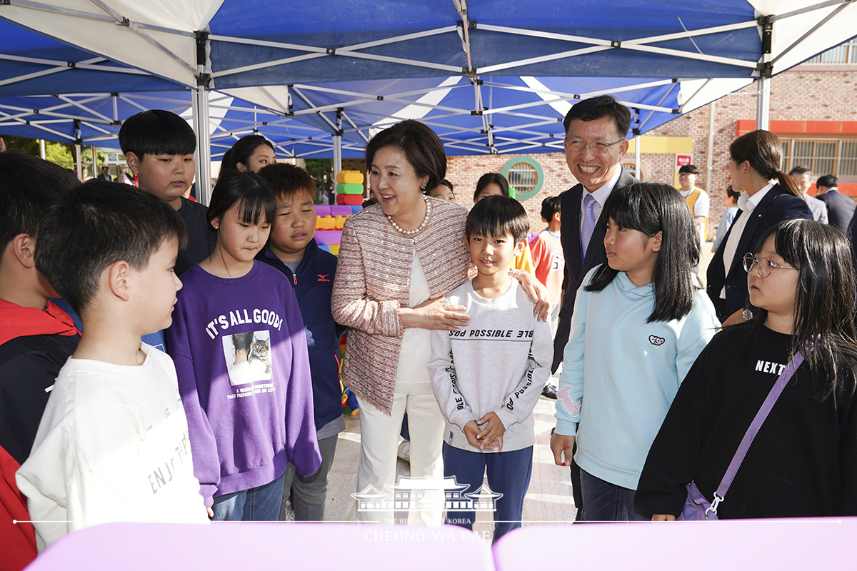 김정숙 여사, 아동주거복지현장 방문