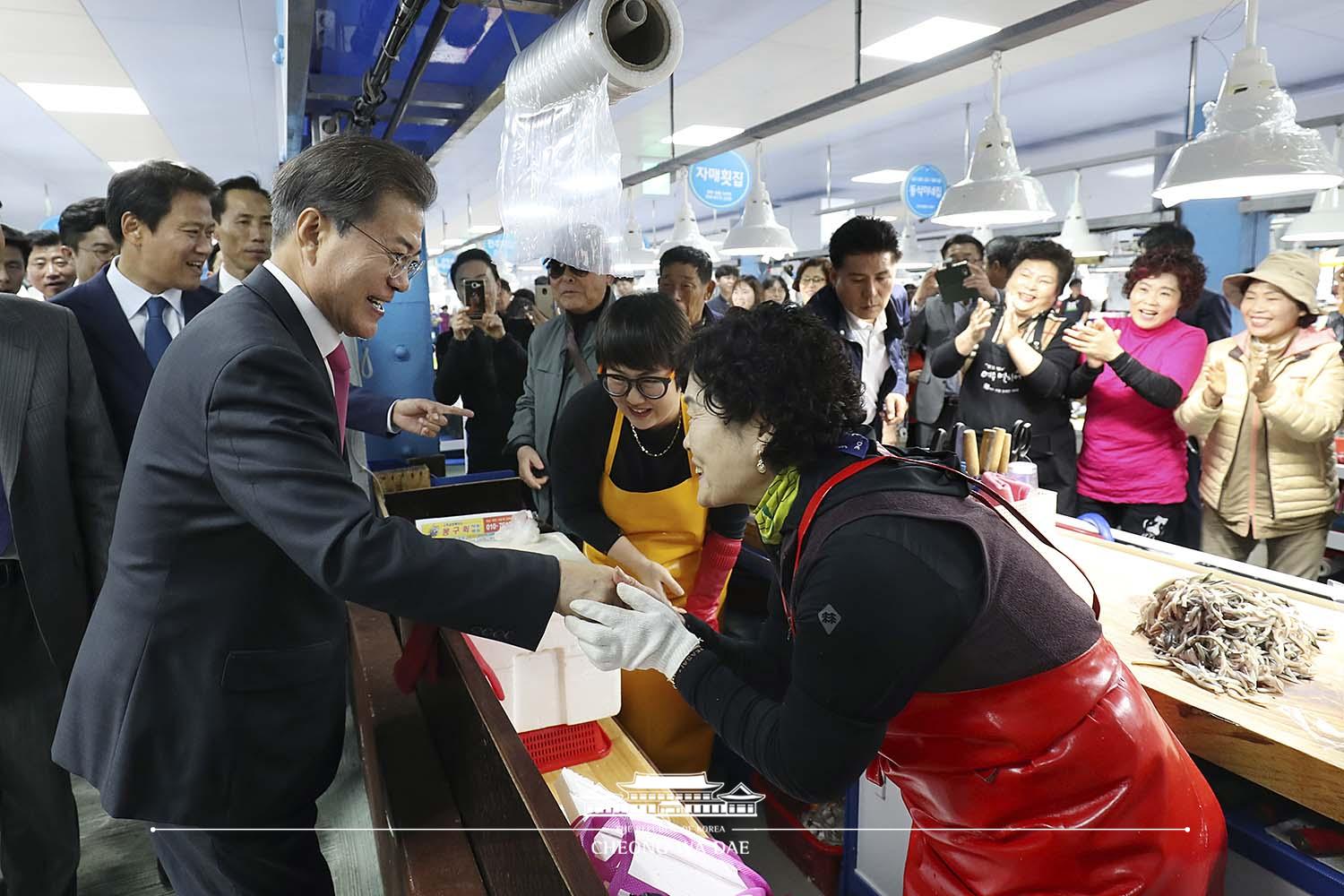 여수 수산시장 방문 및 식사