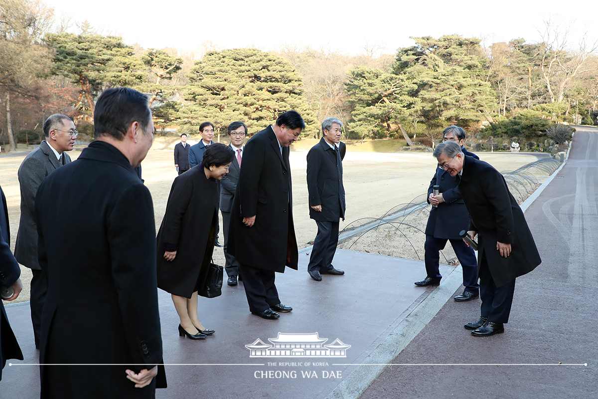 기업인과의 경내 산책