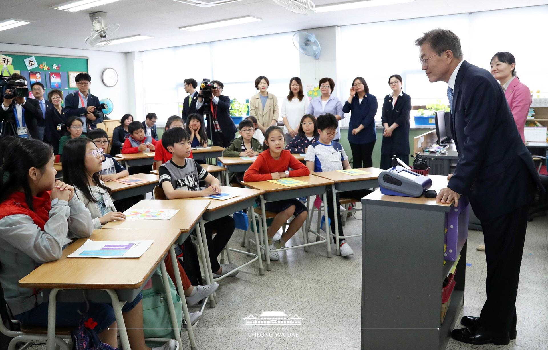 문재인 대통령_미세먼지관련 은정초교방문