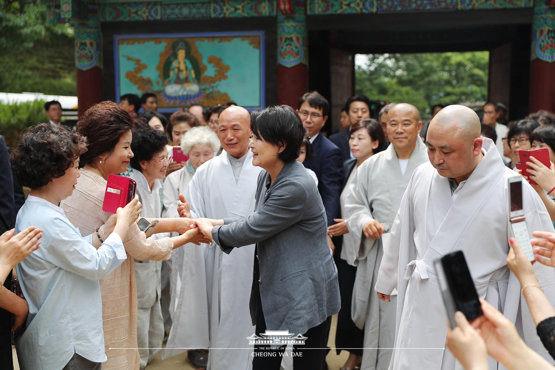 김정숙 여사_진주 호국사