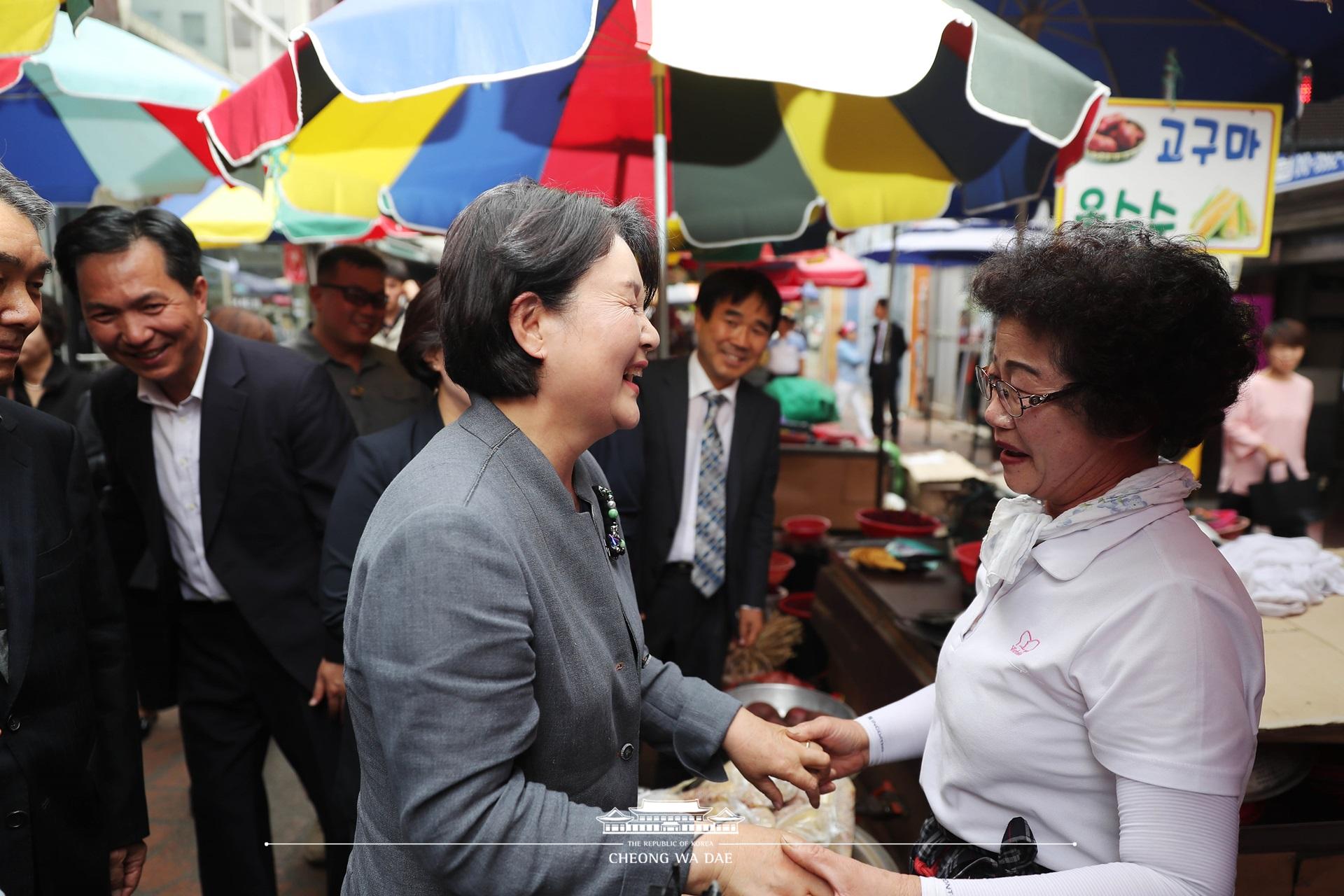 김정숙 여사_진주 중앙시장