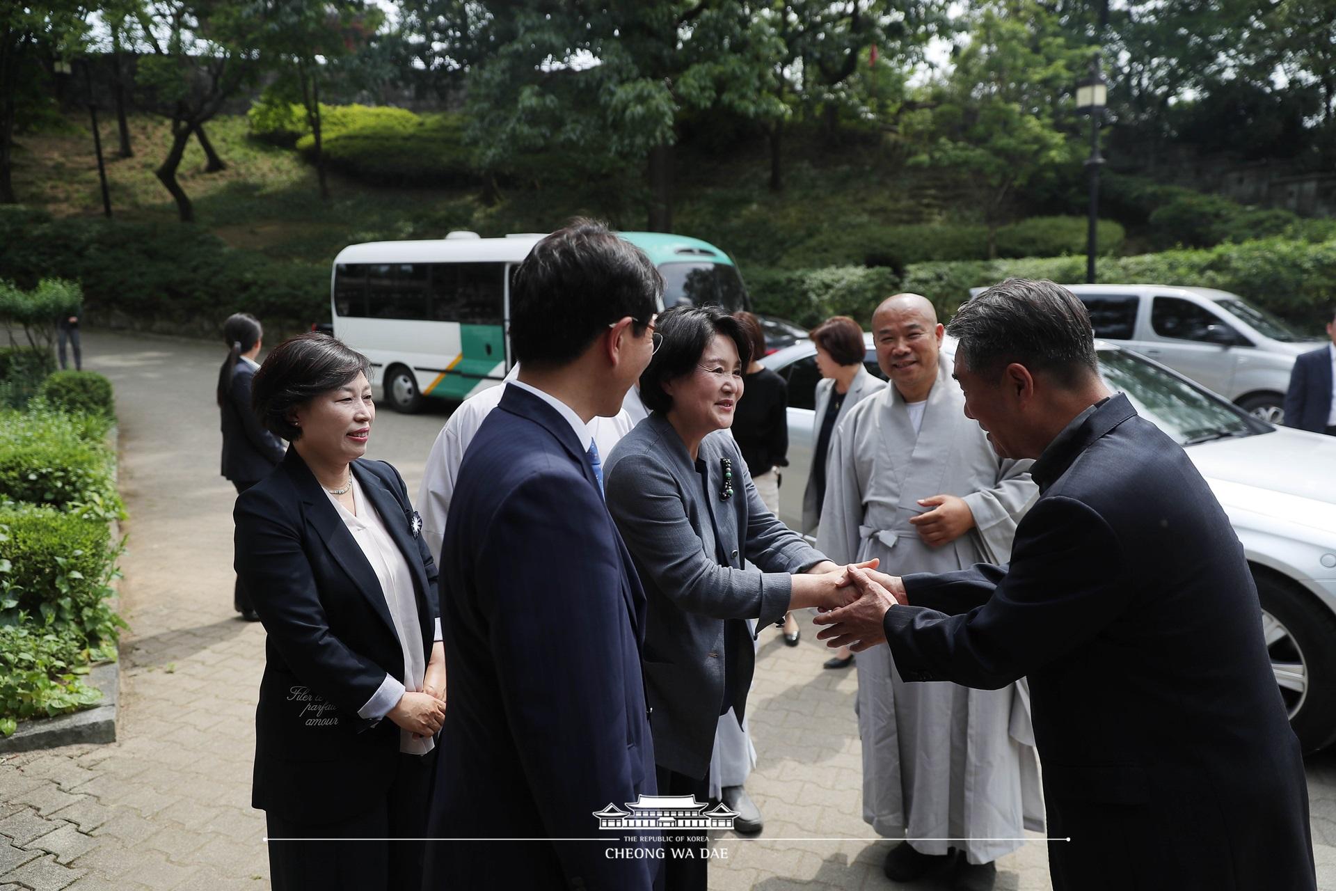 김정숙 여사_진주 호국사