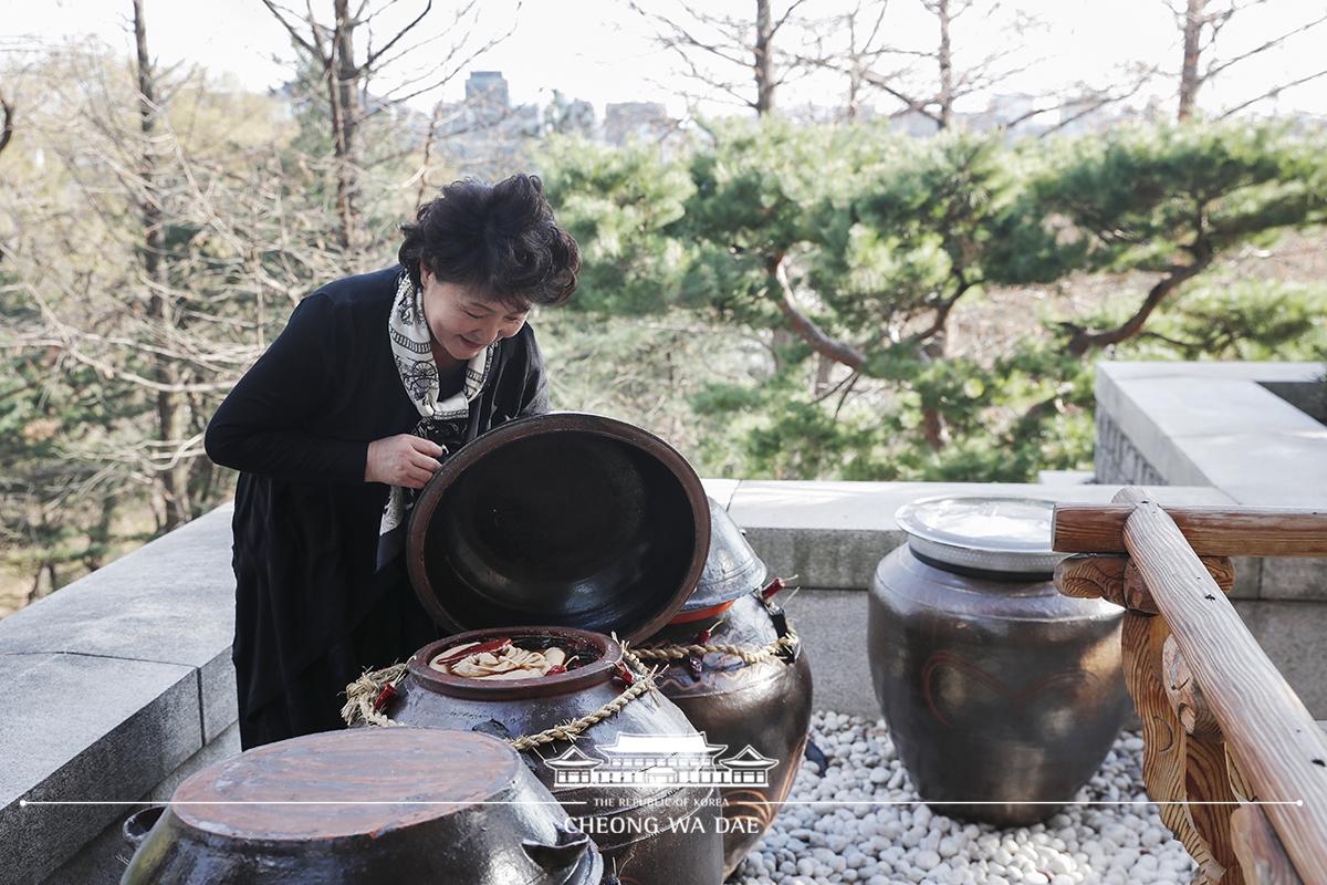 [취임1년] 사진으로보는 김정숙여사 1년