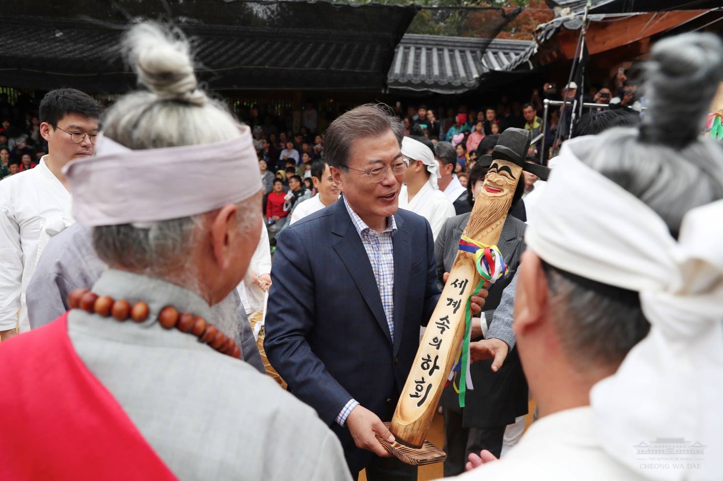 문재인 대통령도 춤추게 한 하회별신굿탈놀이