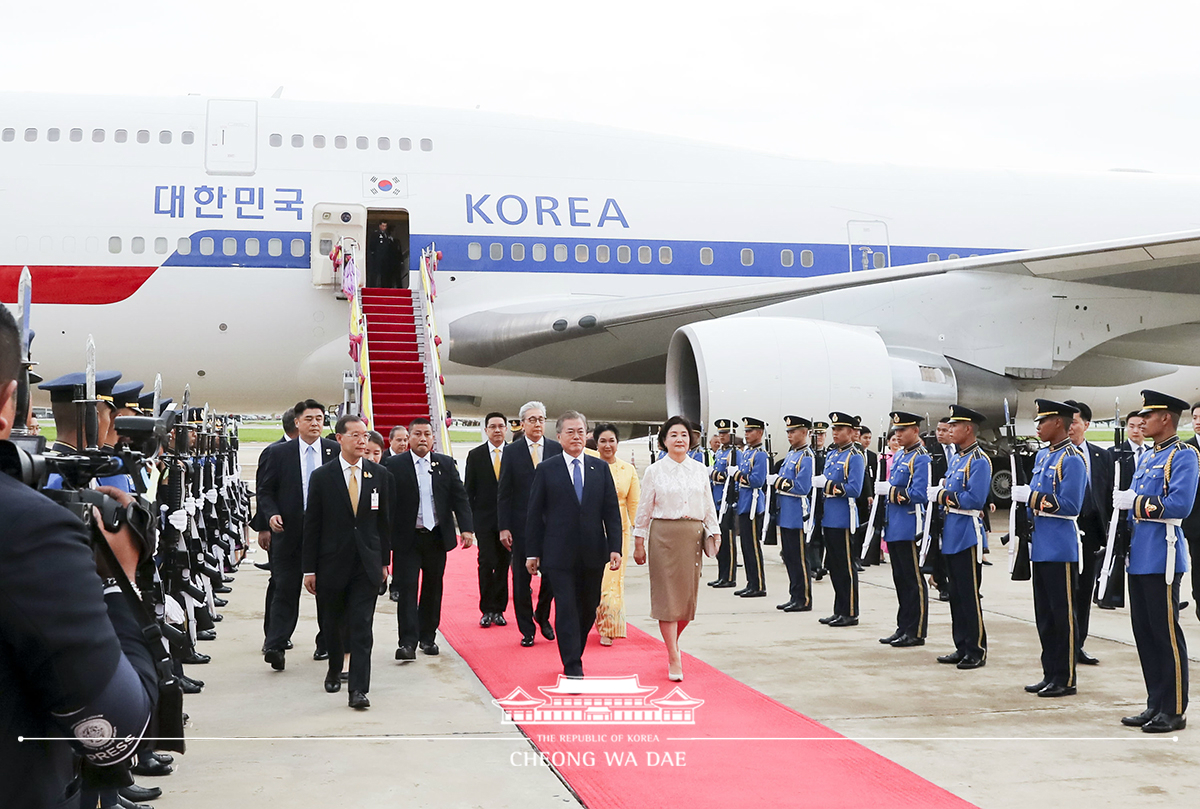 방콕 공항 도착 행사