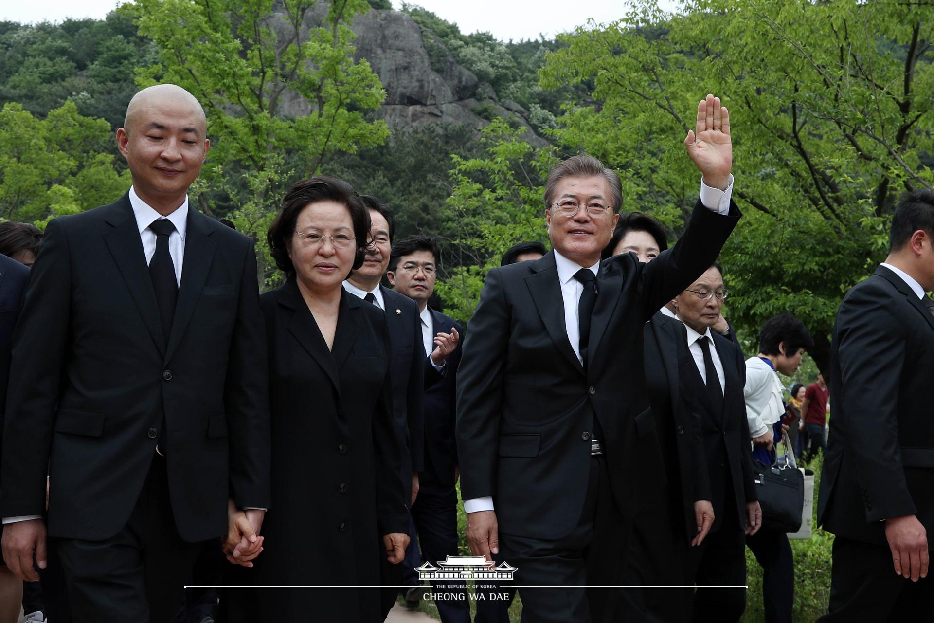 문재인 대통령_김정숙 여사_노무현 대통령 추모식