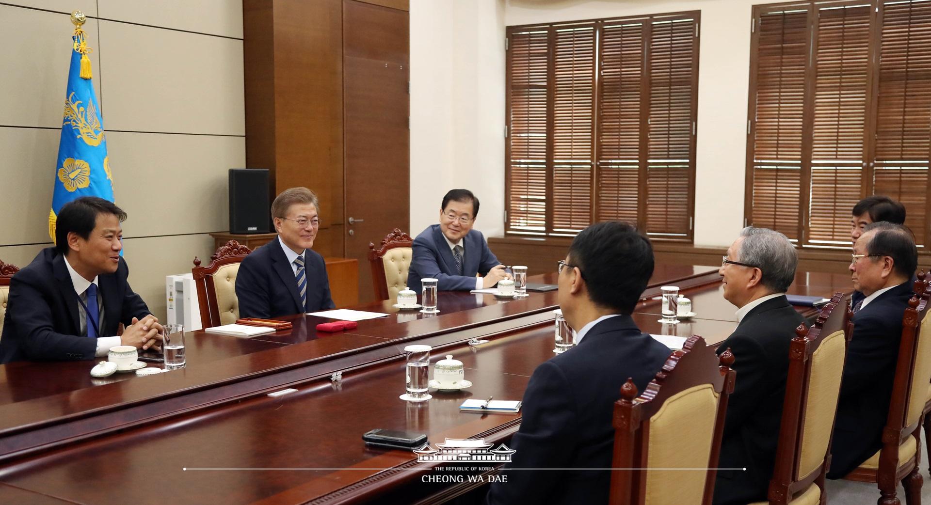 문재인 대통령_교황청특사단 간담회