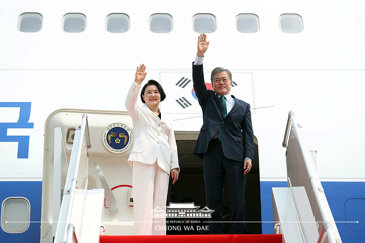 프놈펜 공항 출발 행사