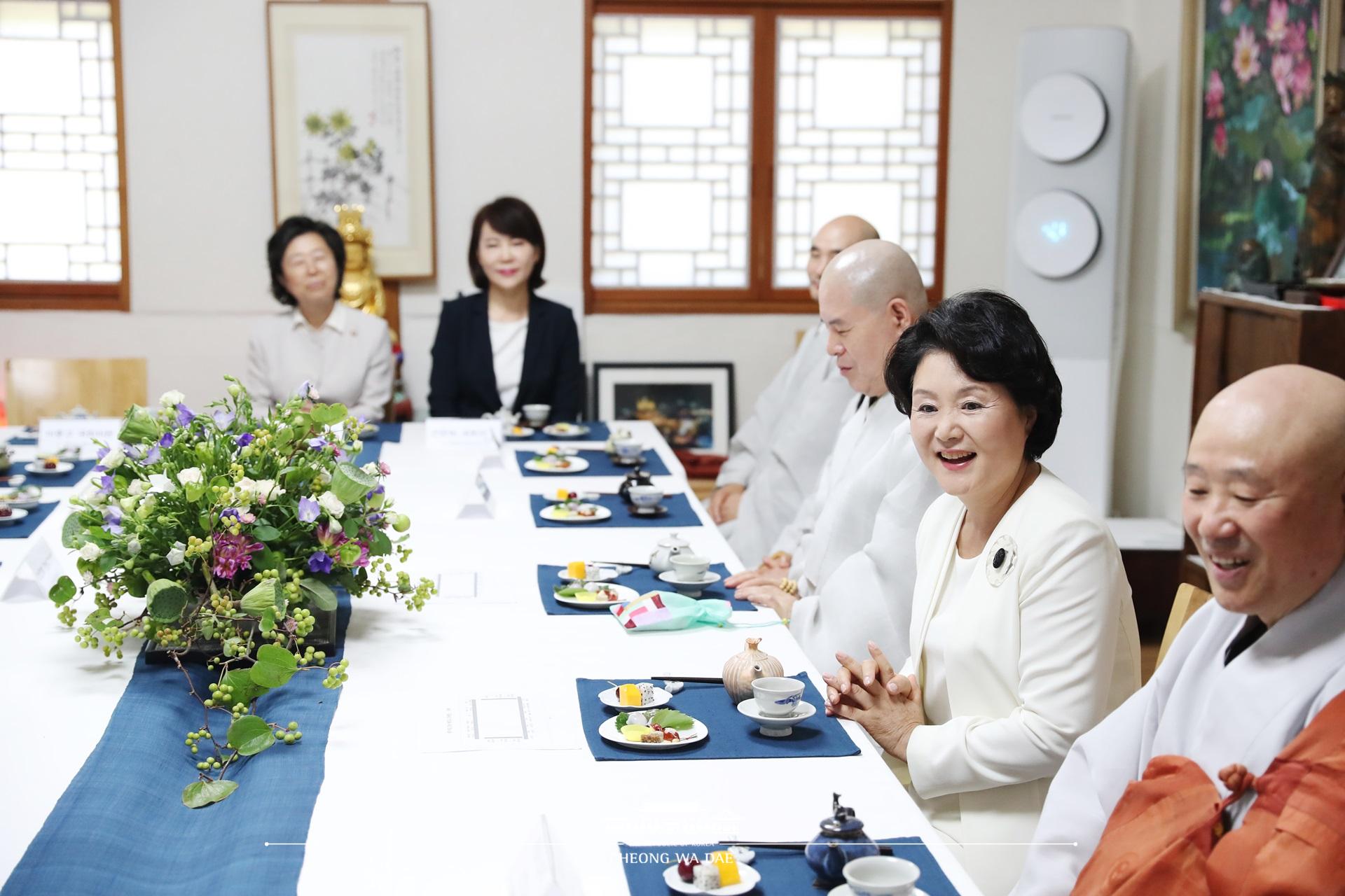 김정숙여사, 봉은사 전통문화 체험관 준공식