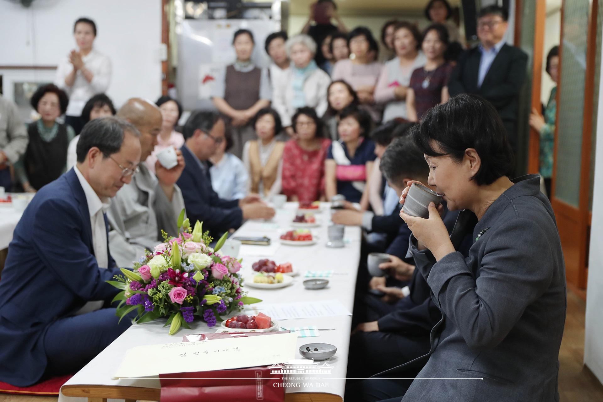 김정숙 여사_진주 호국사