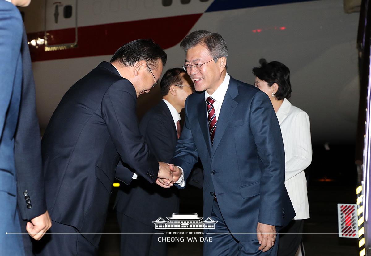 공항 도착 행사