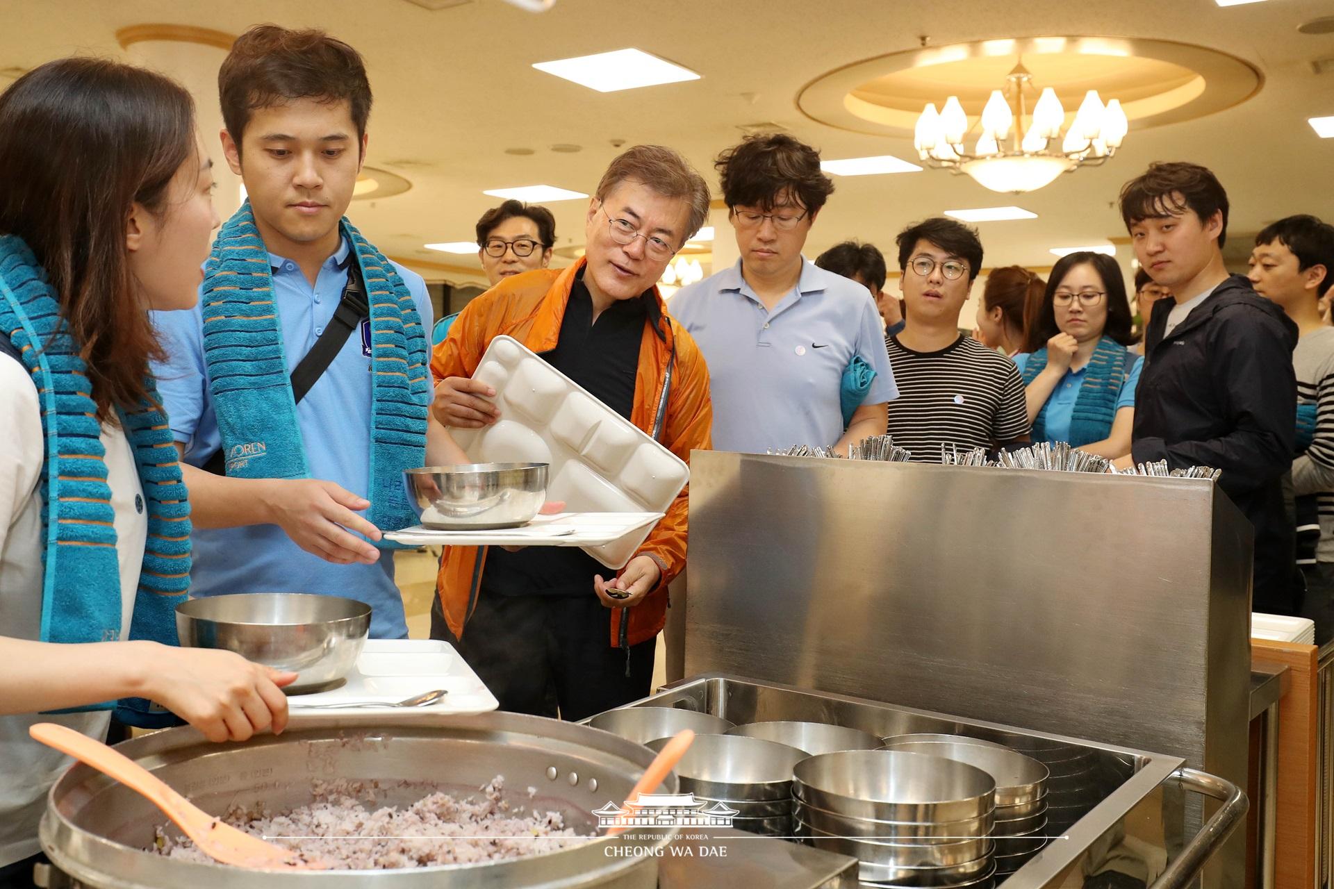 문재인 대통령_선대위마크맨 산행 후 오찬 충정관