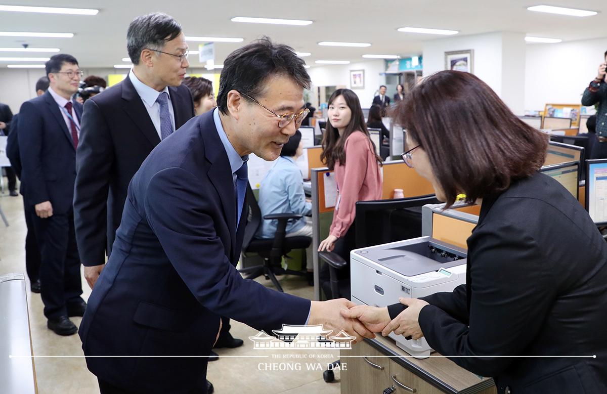 정책실장 일자리 안정자금 현장 간담회