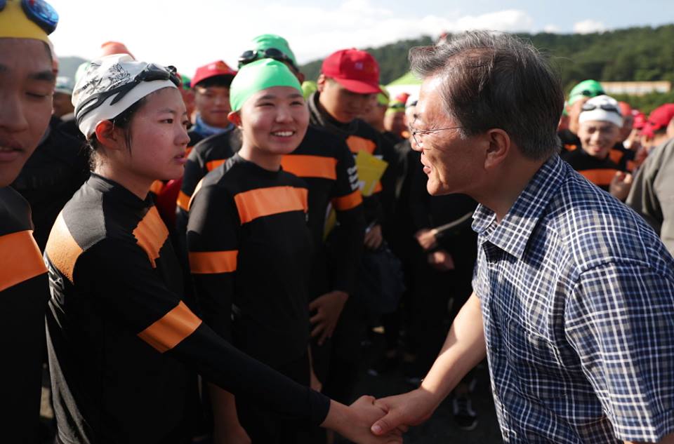 해군사관학교 생도들 함께 기념사진