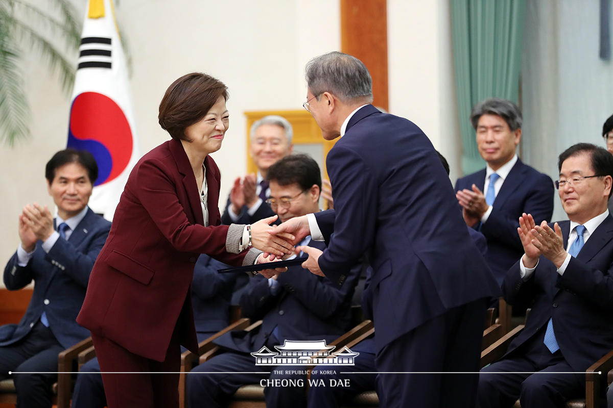 신임 국방부 장관 등 임명장 수여식