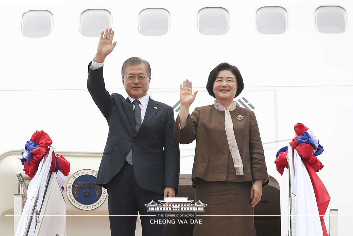 라오스 비엔티안 와타이 국제공항 도착 행사