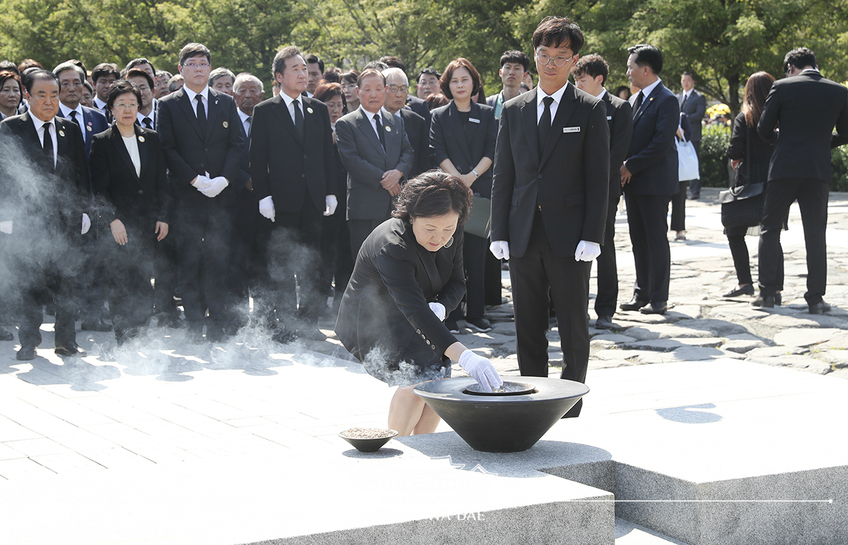 김정숙 여사, 노무현 대통령 서거 10주기 추도식