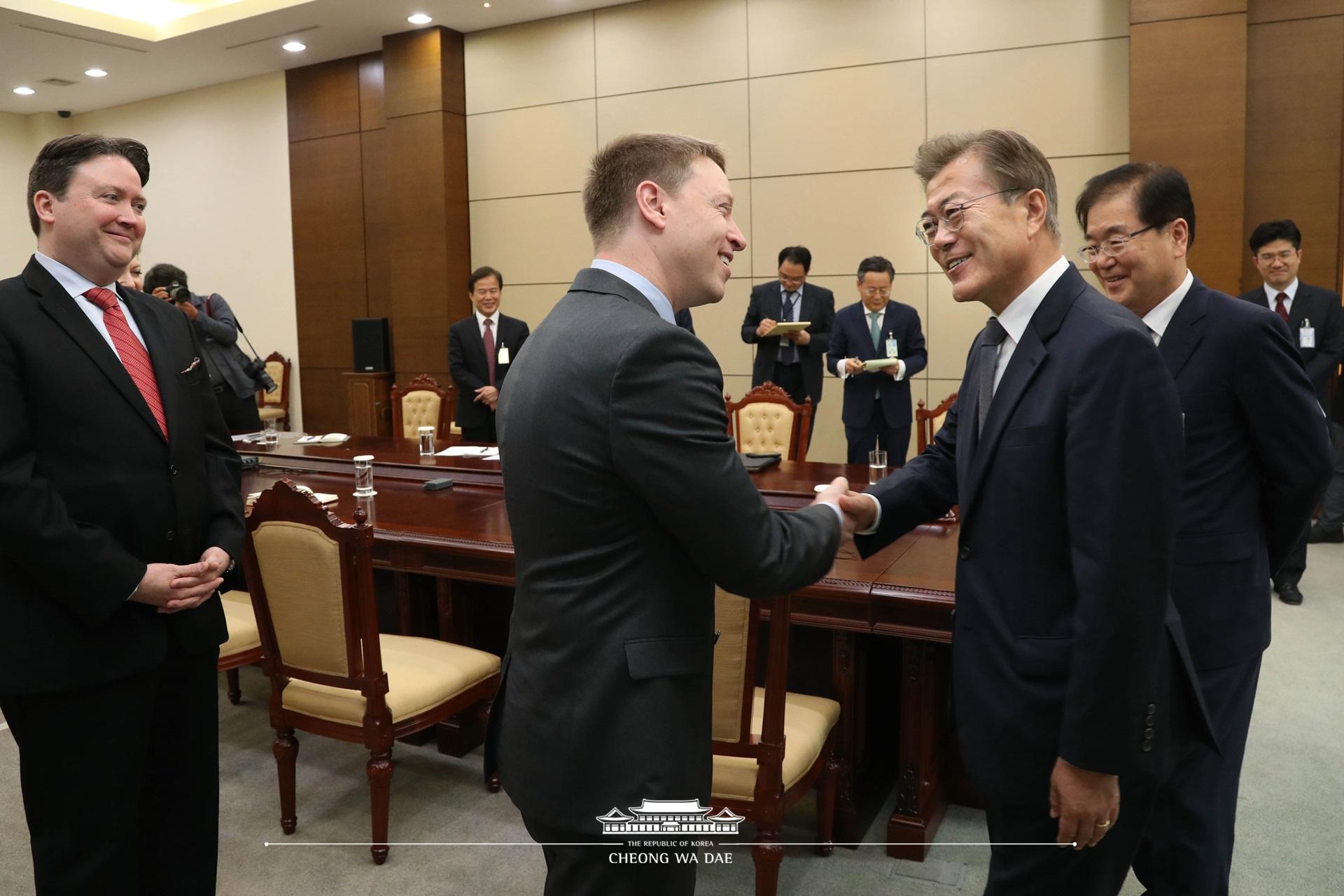 문재인 대통령_미국특사 깜짝방문