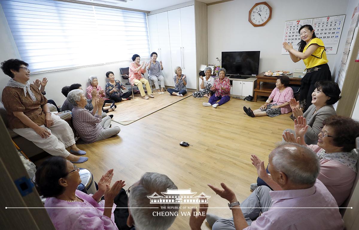 김정숙 여사, 폭염 대비 현장 방문