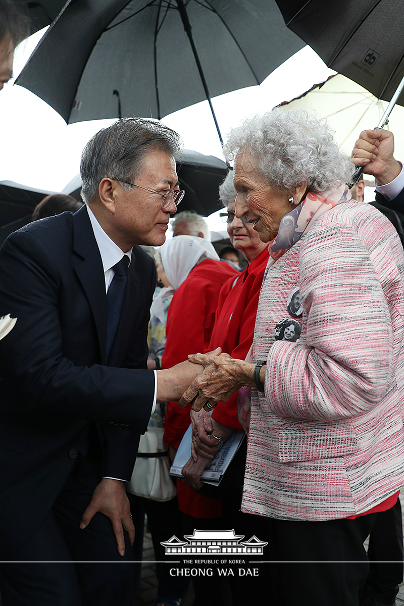 국립역사기념공원 추모 및 헌화