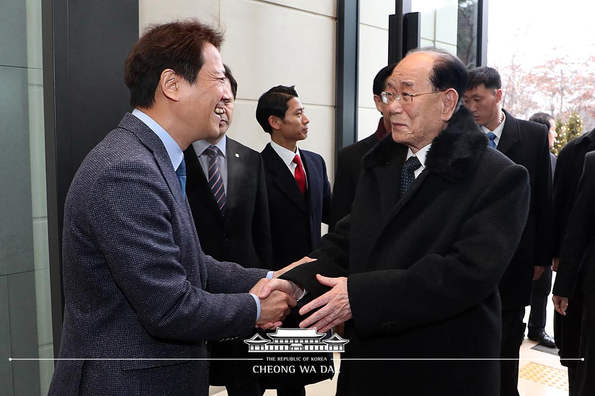 임종석 대통령 비서실장, 북측 대표단과 만찬