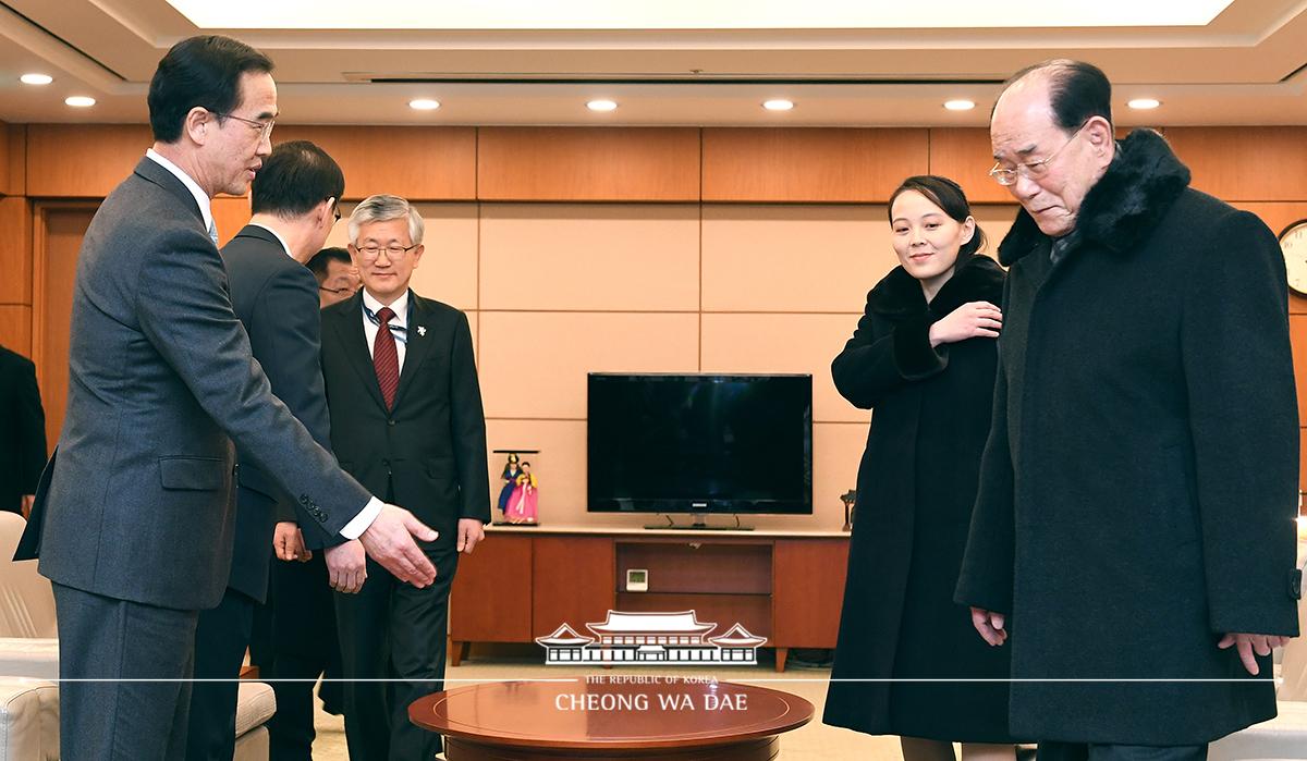 북측 고위급 대표단 인천공항 도착