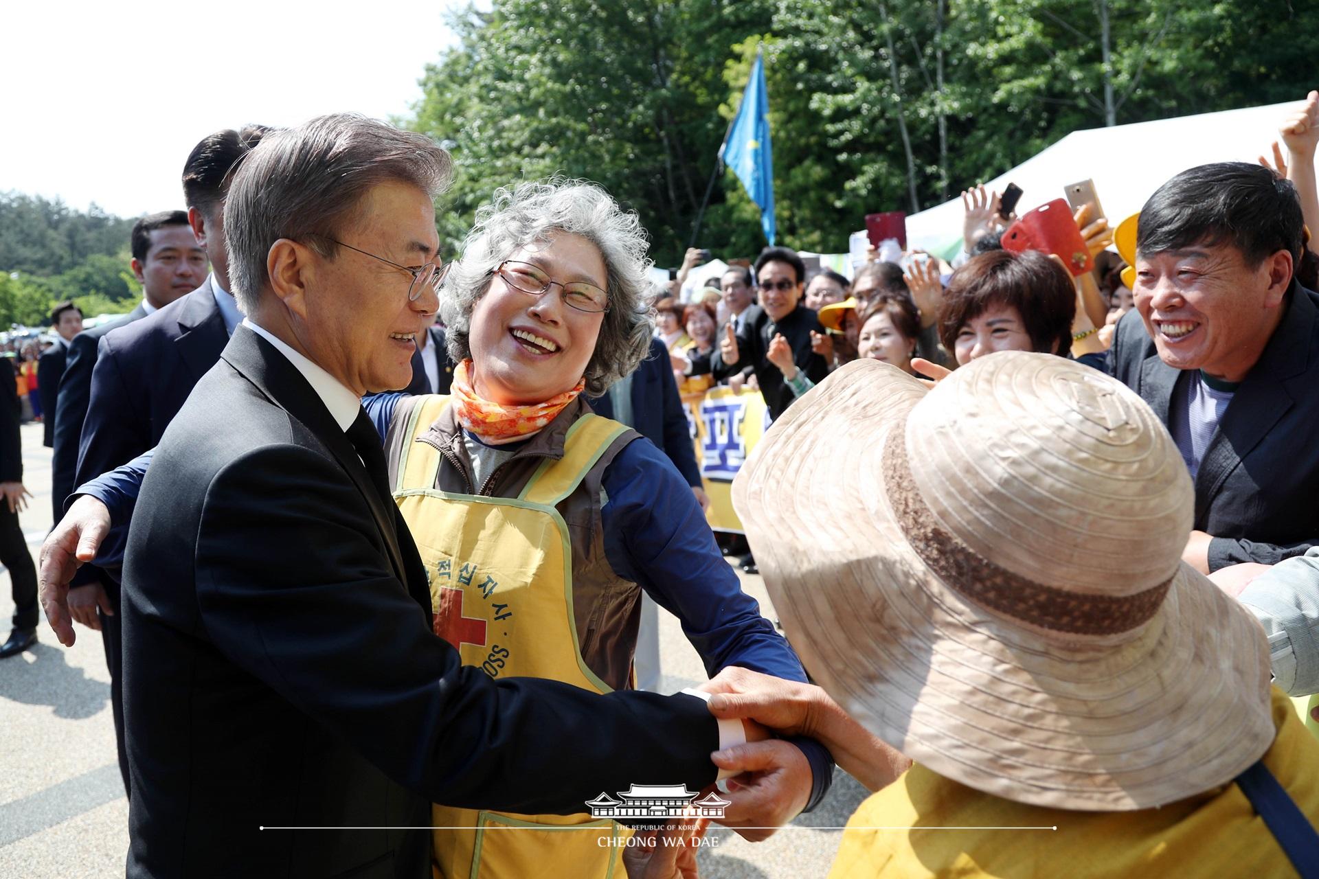 문재인 대통령_37주년5.18기념식_광주5.18 민주묘역