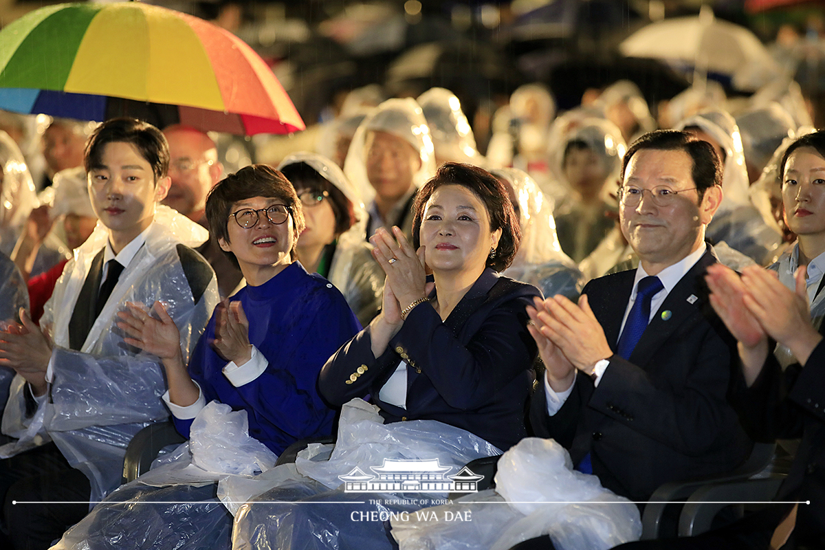 김정숙 여사, 광주 비엔날레 개막식