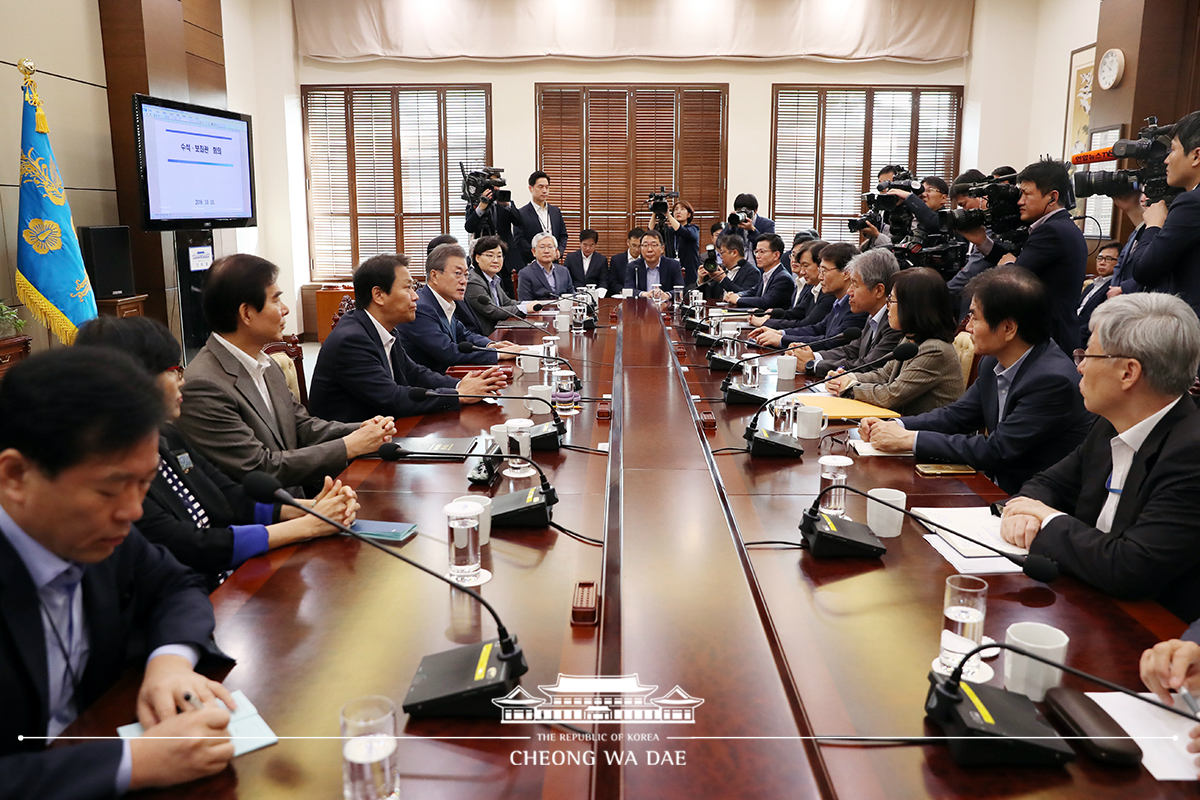 대통령 주재 수석보좌관회의