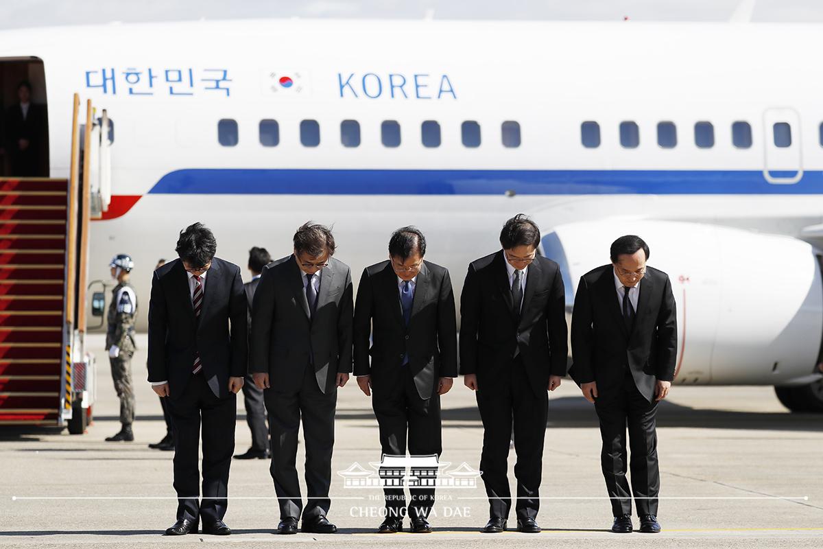 대북 특별사절 대표단 공항 출발