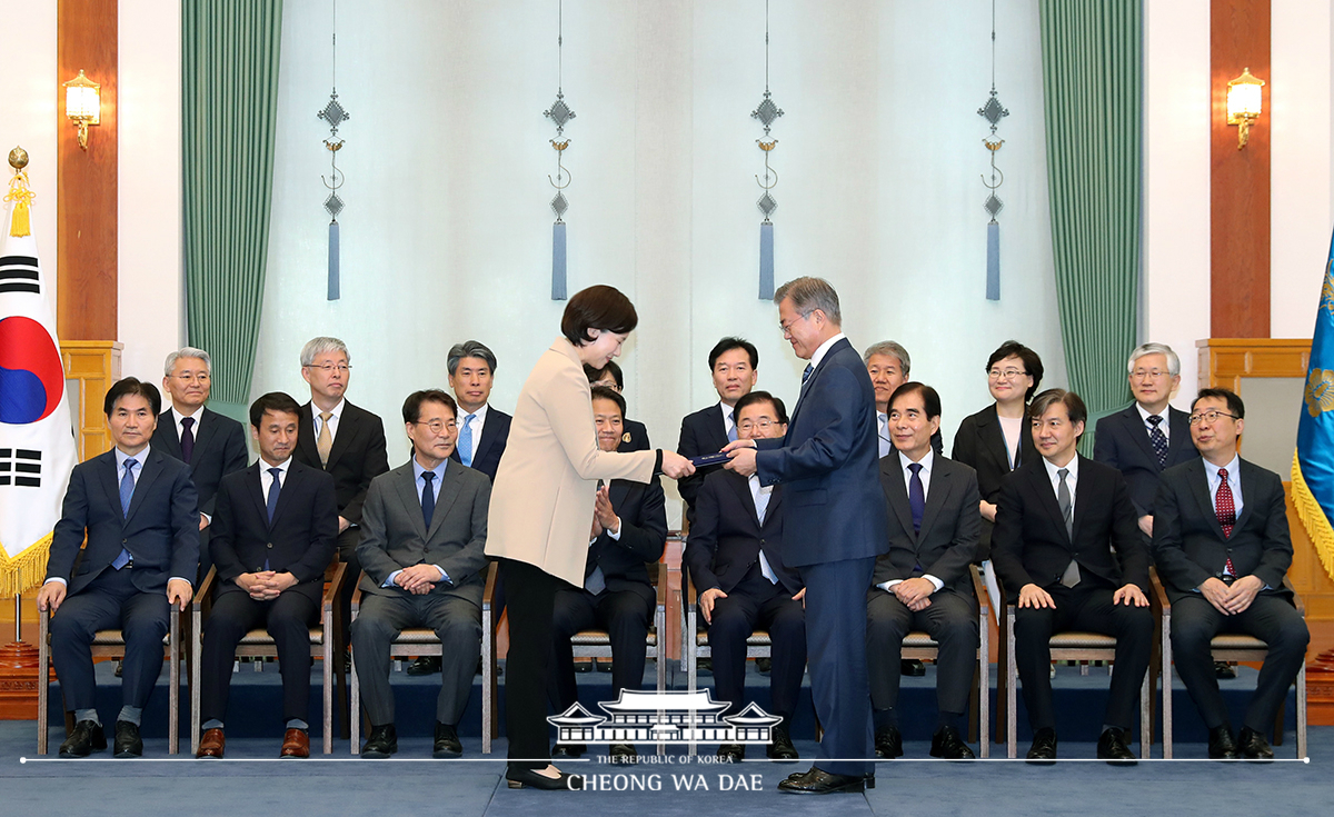 신임 사회부총리 겸 교육부 장관 임명장 수여식