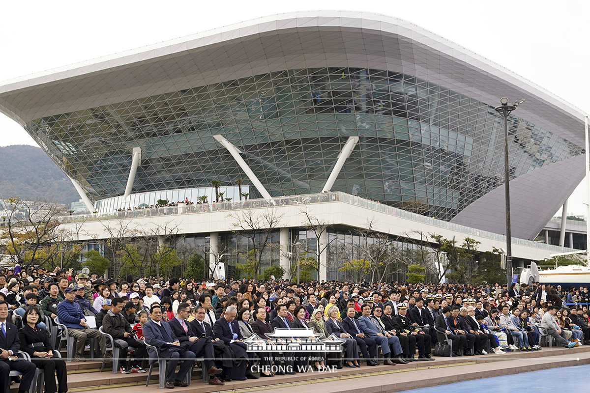 김정숙 여사, 한-아세안 특별정상회의 D-15 계기 부산시 환영행사 ‘하나의 바다, 하나의 하늘’ 참석