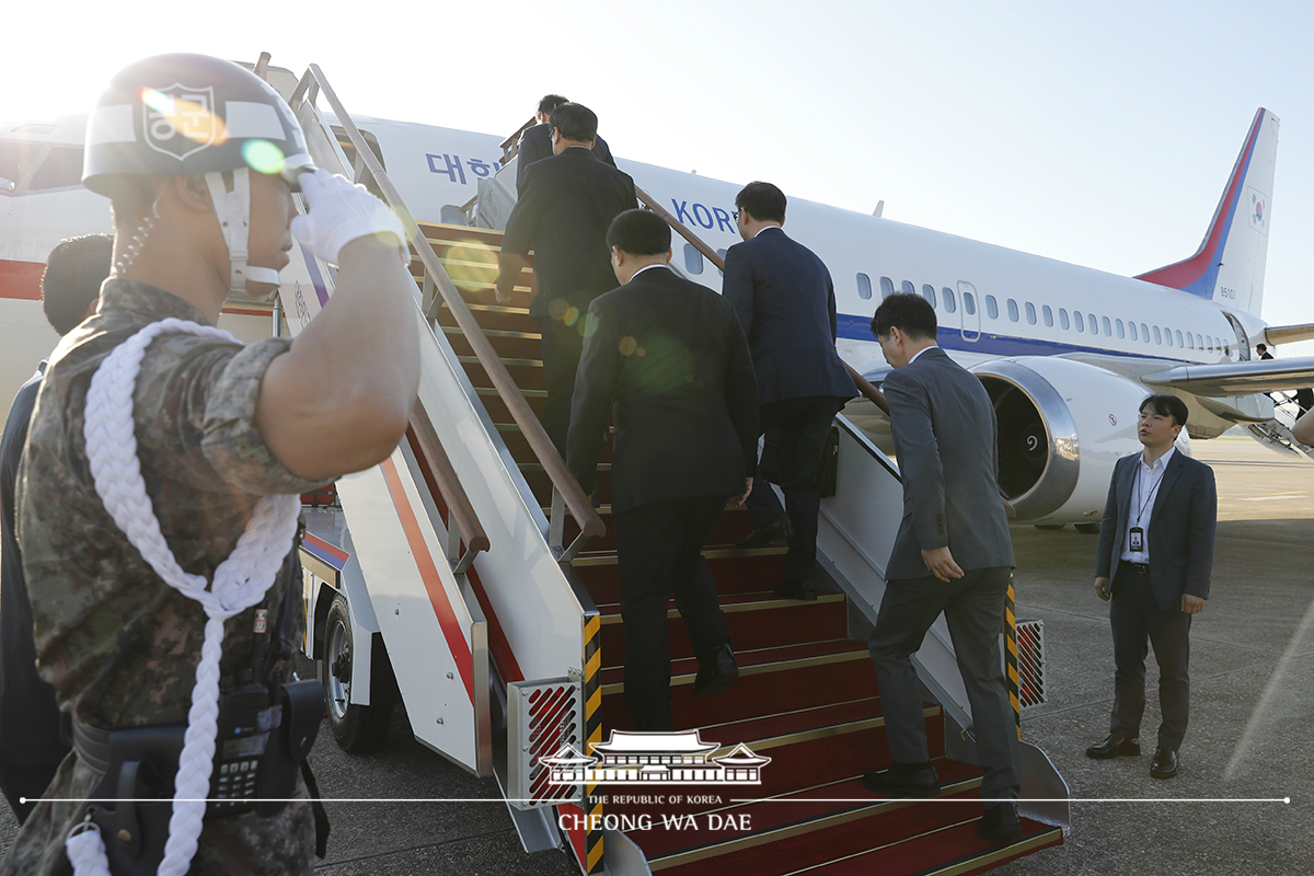 2차 대북 특사단 공항 출발