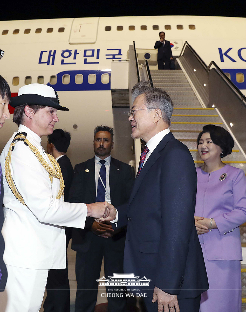 오클랜드 공항 도착 행사