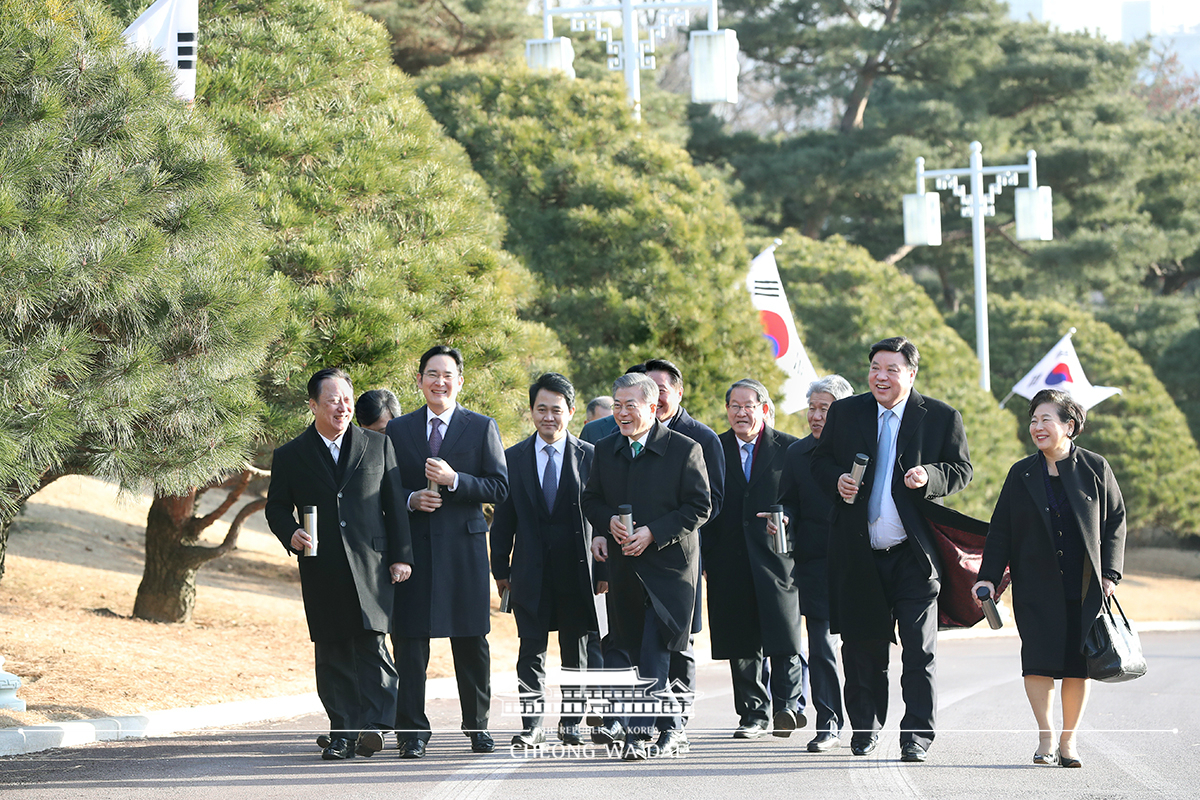 기업인과의 경내 산책